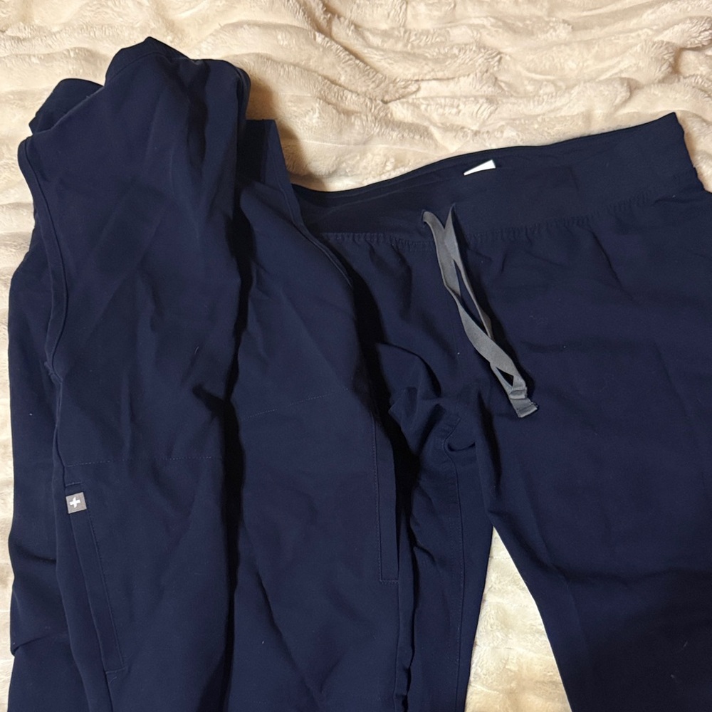 Figs Technical Collection Navy Scrub Pants with Gray Tie